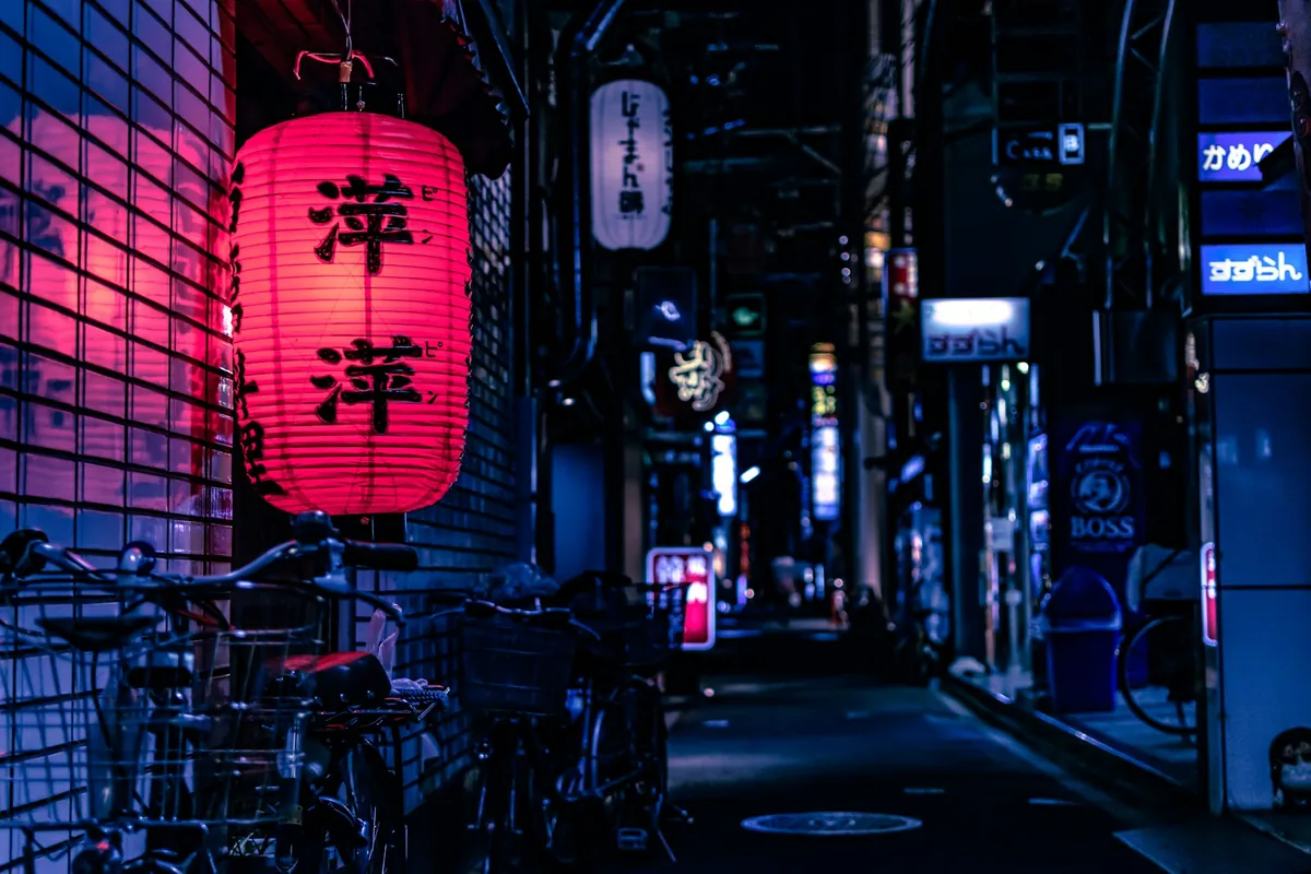 Templo japon&eacute;s entre &aacute;rboles