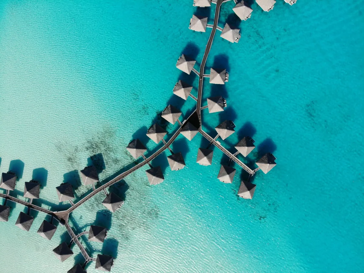 Villas sobre el agua de un resort solo adultos